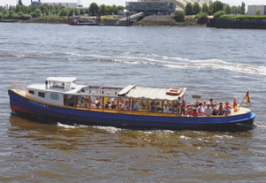 Hafenrundfahrt auf der Elbe
